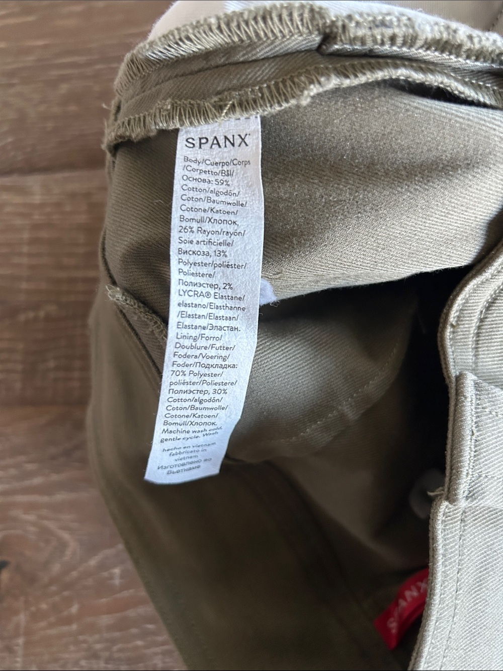 SPANX Olive Green Cargo Capris - Picture 5 of 7